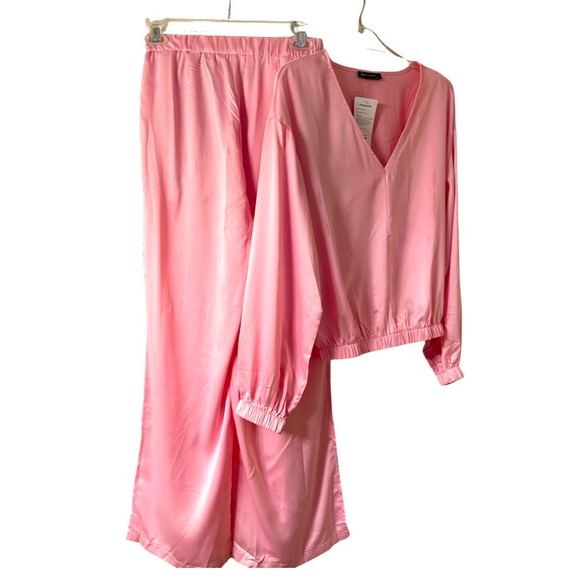 Pretty Garden Other - Pretty Garden lounge set 2 piece elastic waist slit wide leg pant popover top V